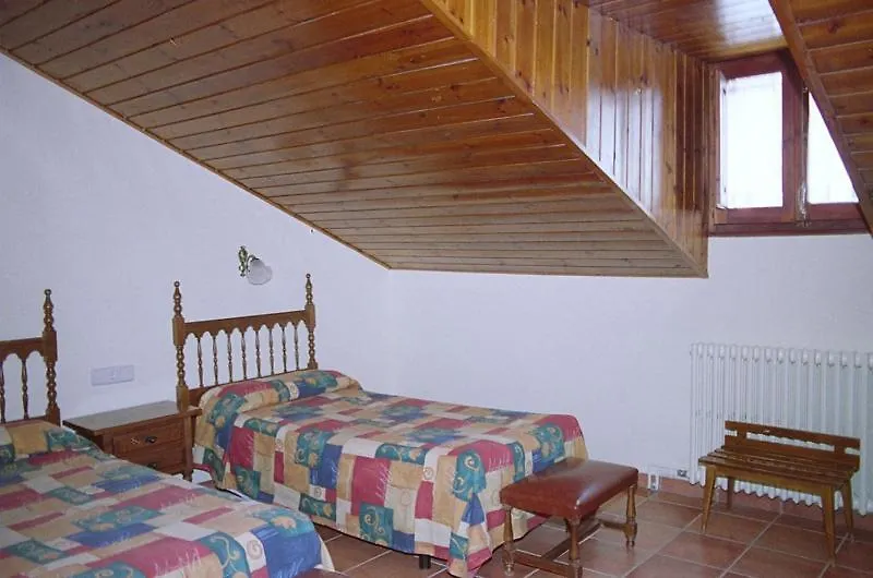 Hostal Fondevila Bohi 2*,
