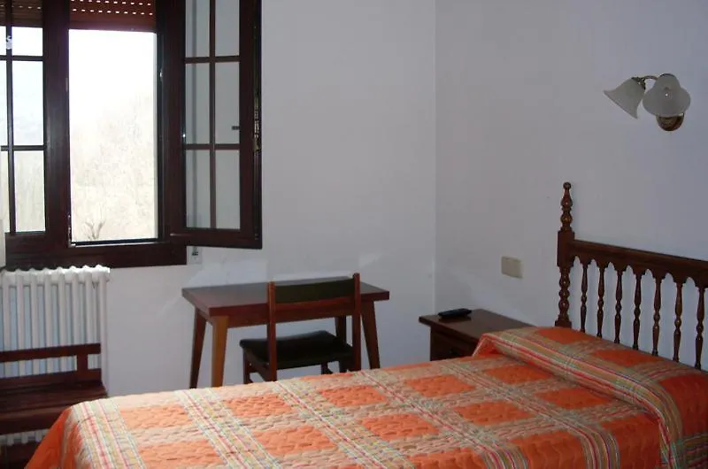 Hostal Fondevila Bohi Guest house