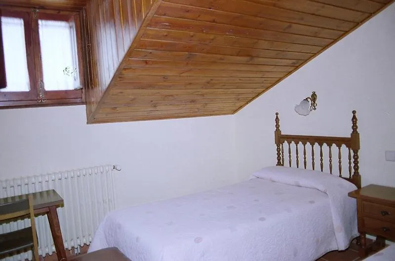 Hostal Fondevila Bohi 2*,  Spain